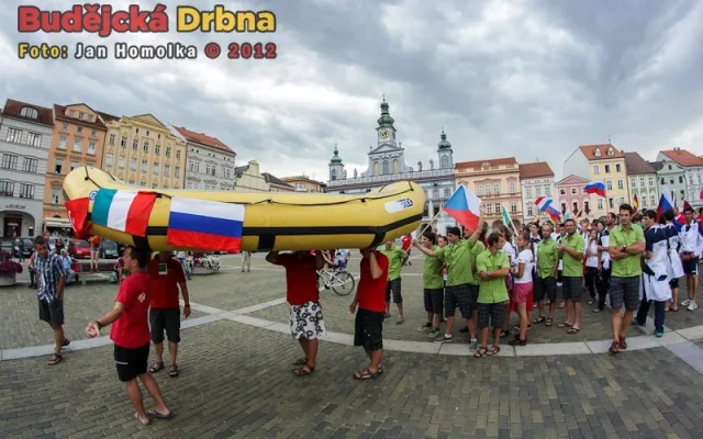 Průvod na náměstí