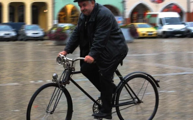 Celoodpružené kolo, předchůdce horských kol