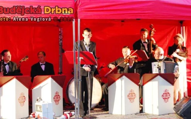 Večerem provázel orchestr Melody Gentlemen Lednice