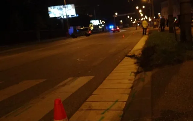 Škoda Octavia narazila u Výstaviště do sloupu veřejného osvětlení, zranilo se pět lidí