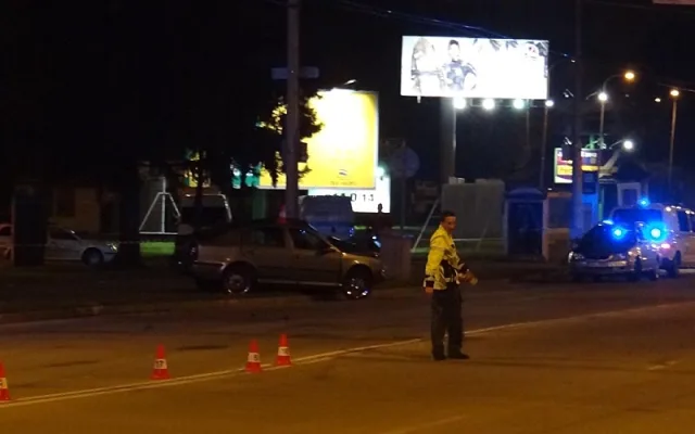 Škoda Octavia narazila u Výstaviště do sloupu veřejného osvětlení, zranilo se pět lidí