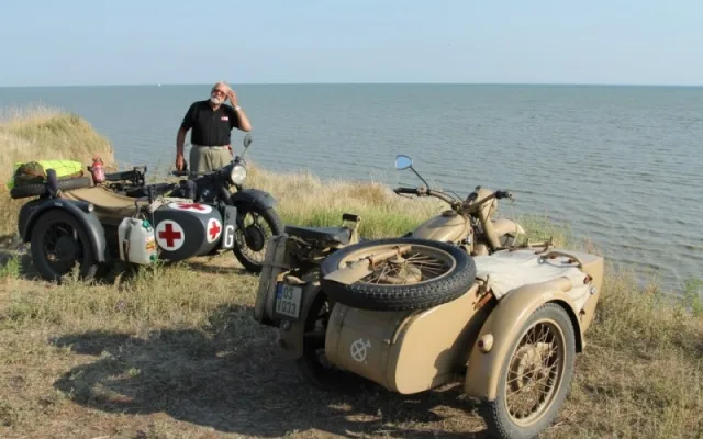 Petr Hošťálek a Miloň Dvořák dojeli na svých motorkách do Stalingradu