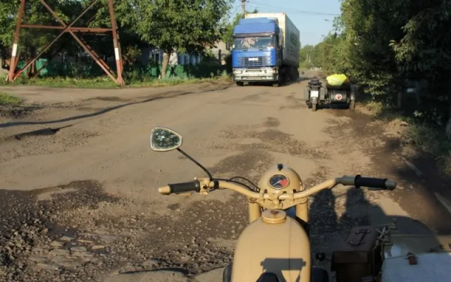 Petr Hošťálek a Miloň Dvořák dojeli na svých motorkách do Stalingradu