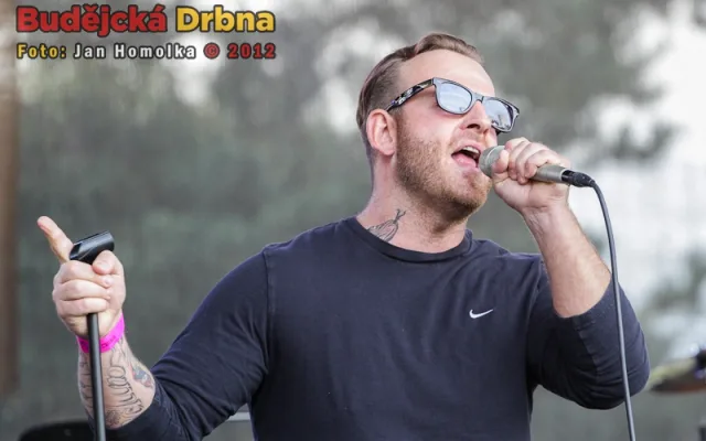 Zpěvák Jan Žampa z kapely Eddie Stoilow