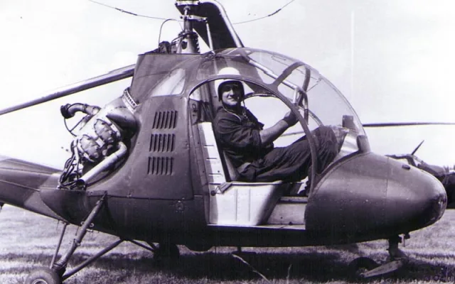 Svazarmovská HC-102 v Hořicích s pilotem Ottou Zemkem