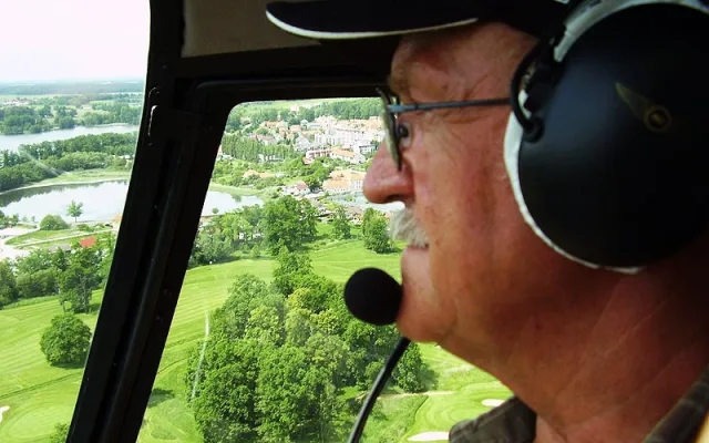 V roce 2009 ve vzduchu s Jiřím Urbanem nad Hlubokou