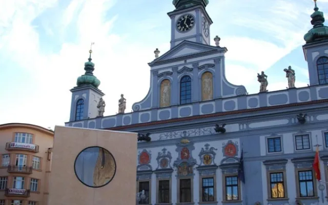 Lidé po několika týdnech kolem domu procházejí, jako by tam ani nebyl