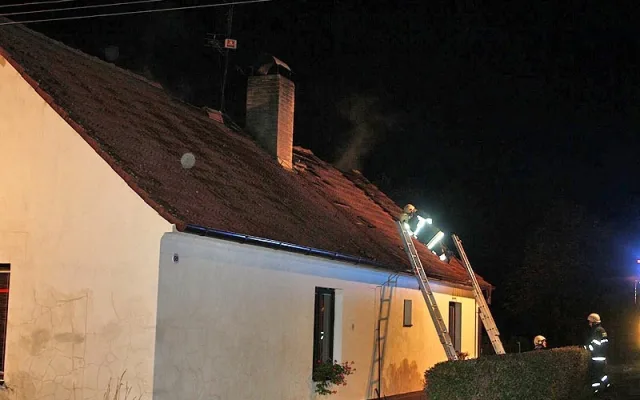 V Dyníně hořela střecha rodinného domu