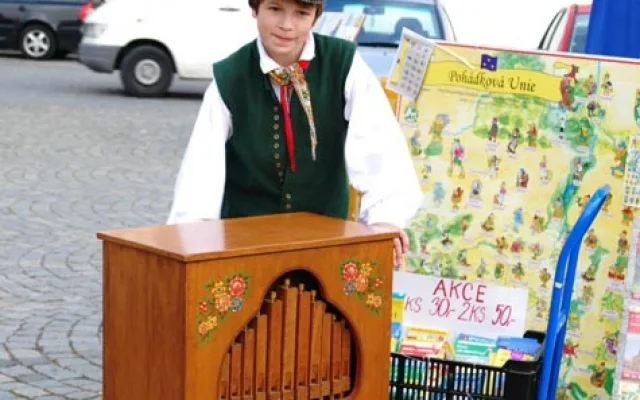 Správný jarmark se nemůže obejít bez flašinetáře