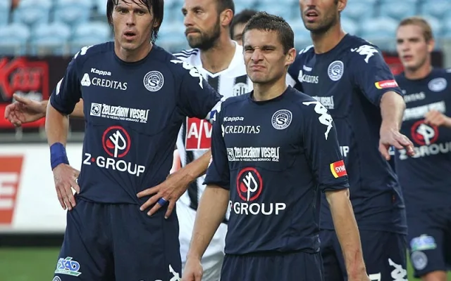 „Tohle smrdí gólem,“ říkal si nejspíš exbudějcký Ladislav Volešák. Dynamo ale hosty z rohového kopu neohrozilo