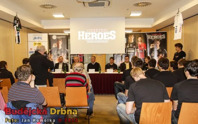Tisková konference se konala v prostorech Clarion Congress Hotelu