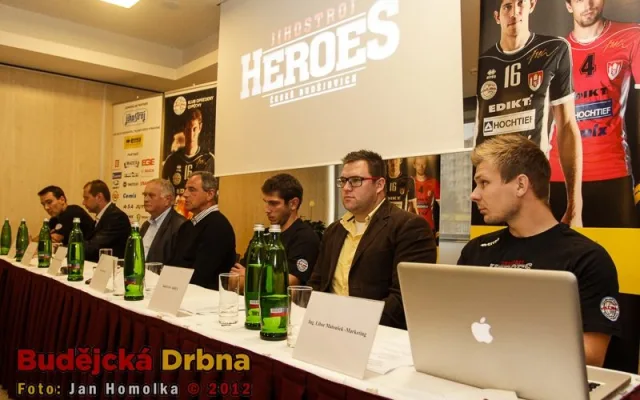 Účastníci tiskové konference
