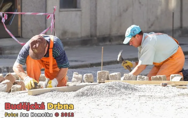 Předláždění Biskupské ulice