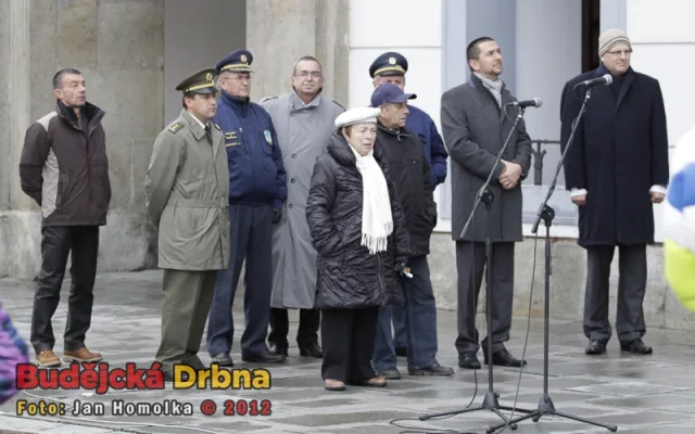 Hosté pietního aktu