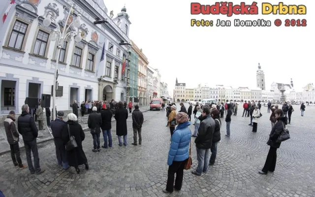 Na náměstí Přemysla Otakara II. se sešlo okolo padesátky návštěvníků
