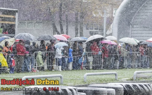 Žádný z návštěvníků si doma nesměl zapomenout deštník