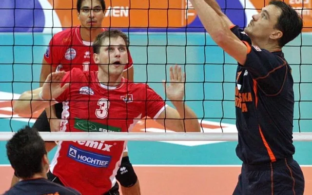 Opora Budvy, srbský nahrávač Veljko Petković (vpravo), je olympijským vítězem ze Sydney