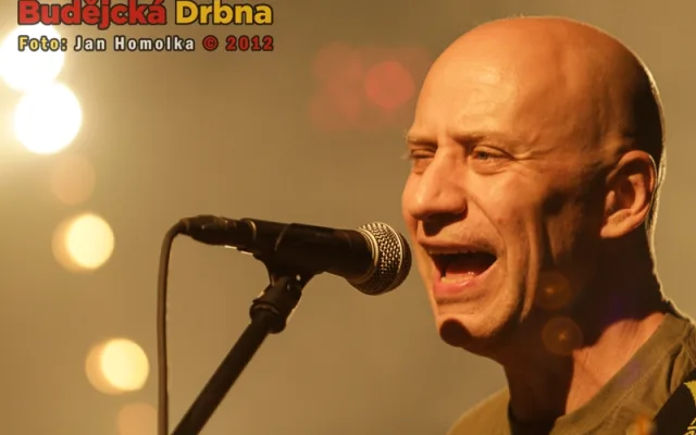 Basskytarista Krucipüsku Richard Scheufler