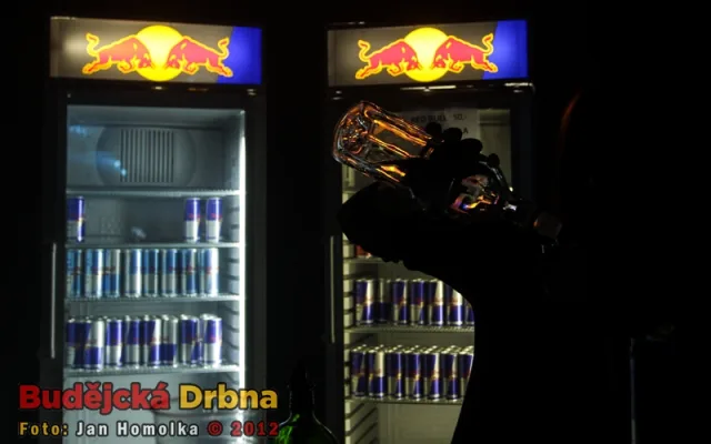 Alkohol tekl proudem