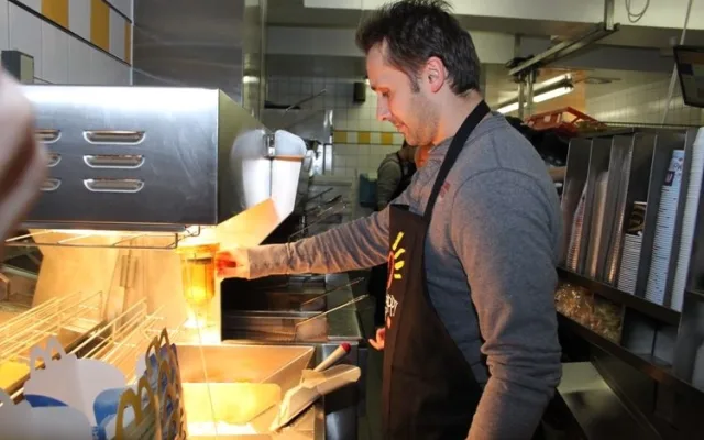 Útočník Ladislav Kohn se stal vrchním obsluhovačem fritézy na hranolky