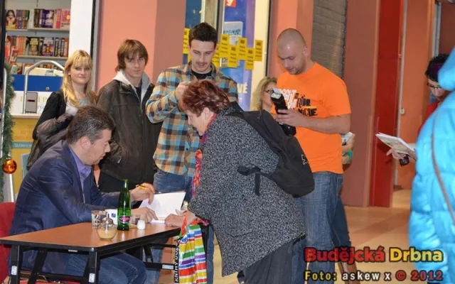 Autogramiáda Tomia Okamury v budějckém IGY Centru