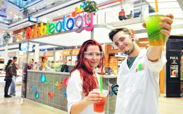 Bubbleologové v pražském Obchodním centru Atrium Flora