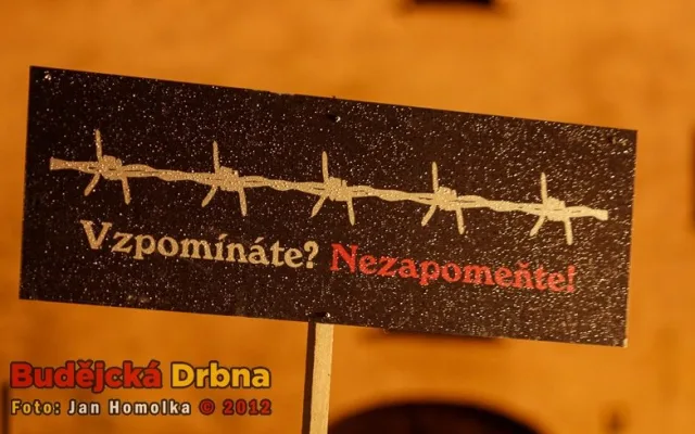 Shromáždění se opět neobešlo bez transparentů