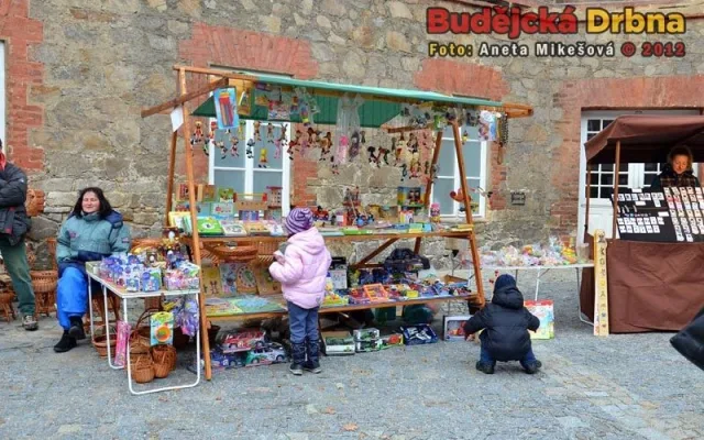 Adventní trh v Knížecím dvoře na Hluboké