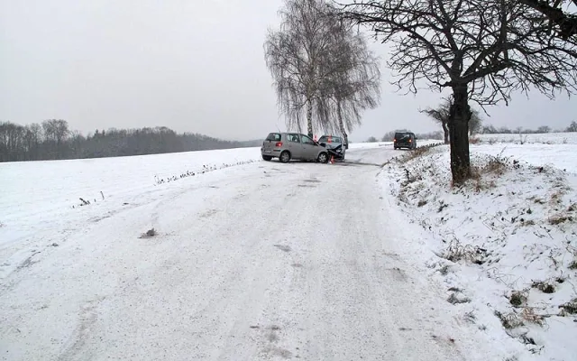 Tato dopravní nehoda si vyžádala dvě lehká zranění