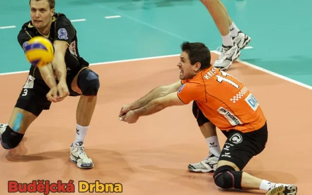 Hosté na příjmu, vpravo české libero Martin Kryštof