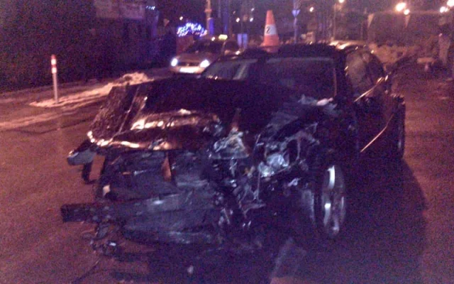Střet pekařské dodávky s osobním vozidlem značky Chrysler