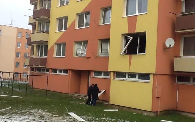 K výbuchu došlo v prvním patře paneláku ve Vodňanské ulici