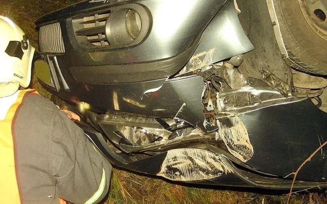 Škoda Fabia skončila u Šalmanovic na střeše