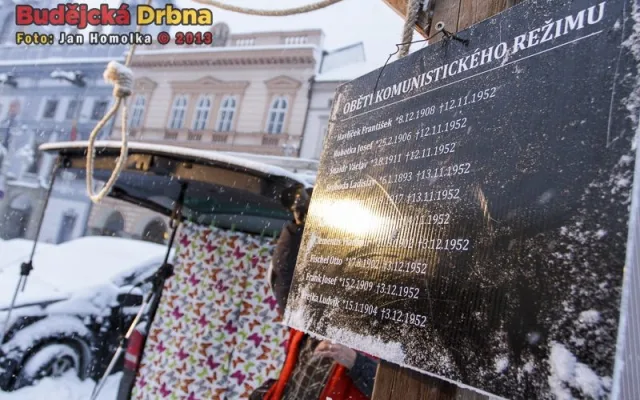 Protestní shromáždění proti zástupcům KSČM v radě Jihočeského kraje