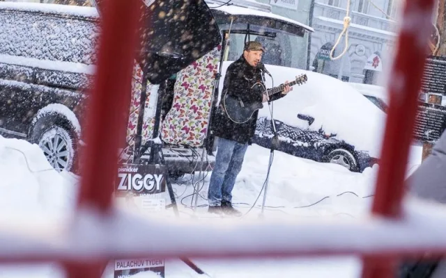 Protestní shromáždění proti zástupcům KSČM v radě Jihočeského kraje