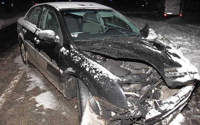 Střet Opelu Vectra a Mercedesu Benz Sprinter v Češňovicích