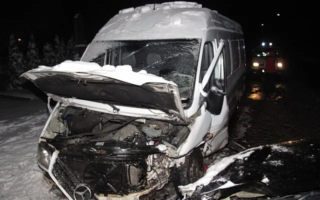 Střet Opelu Vectra a Mercedesu Benz Sprinter v Češňovicích
