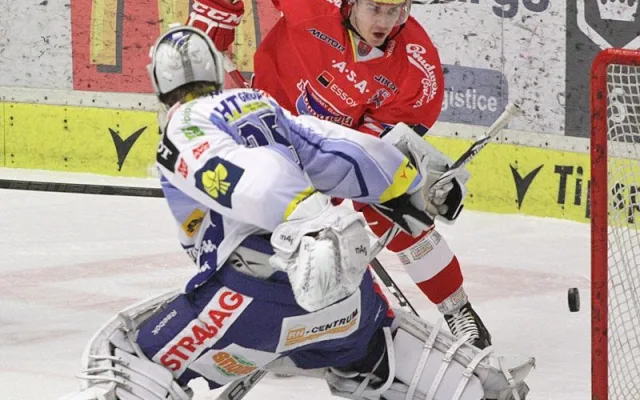 Jakub Suja se snaží přelstít Jiřího Trvaje