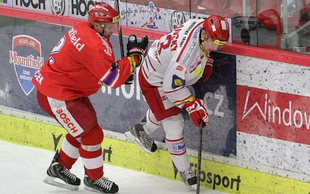 František Ptáček dotírá na třineckého Jiřího Polanského