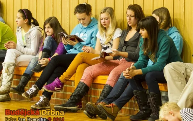 Někoho zajímala hra, jiné ročenky s fotkami hráčů