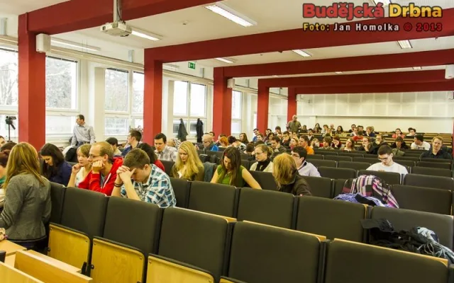 Karel Janeček diskutoval se studenty na VŠTE v Českých Budějovicích