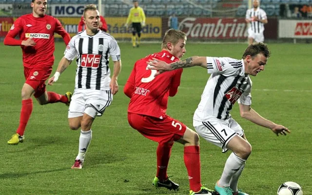 Jakub Řezníček obchází Jakuba Brabce