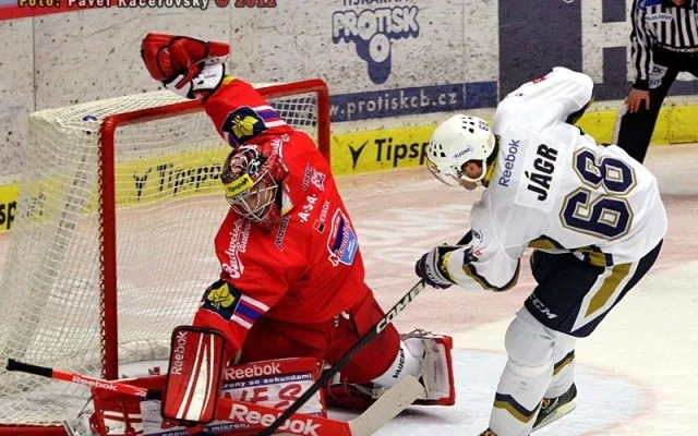 4. místo (8. hlasů): Trestné střílení Jaromíra Jágra. Budějcký gólman Pavel Kantor byl proti hráči světové extratřídy bezmocný