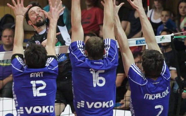 Proti tomuto bloku ve složení Fořt, Široký a Michalovič byl Jakub Novotný krátký