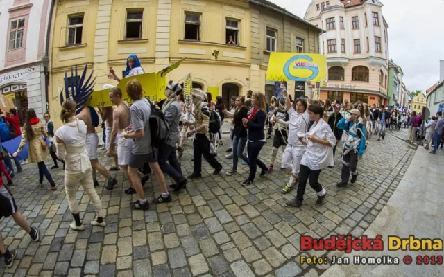 Majálesový průvod 2013