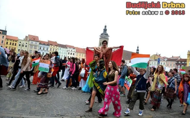 Majálesový průvod 2013