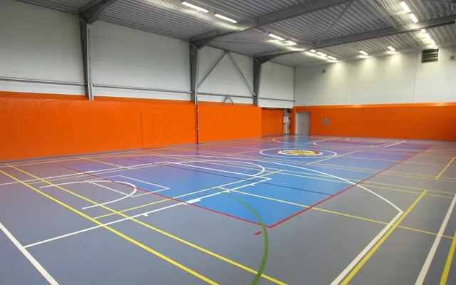 Sportovní hala v HOKEJOVÉM CENTRU POUZAR