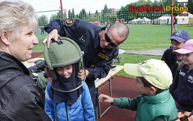 Děti si mohly vyzkoušet policejní výstroj