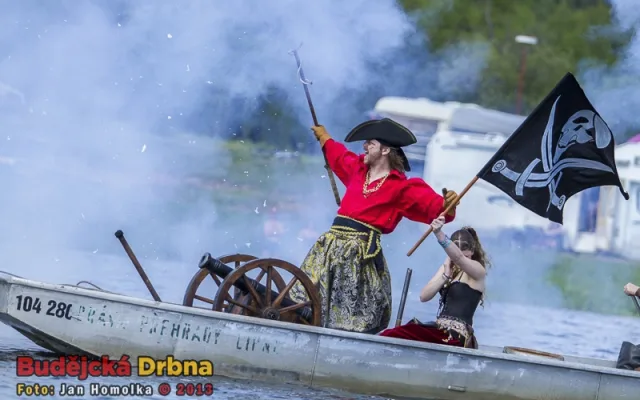 Závody Dračích lodí na Lipně 2013