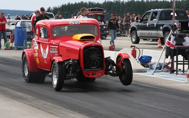 Dragsterové závody uvidí diváci na bechyňském letišti